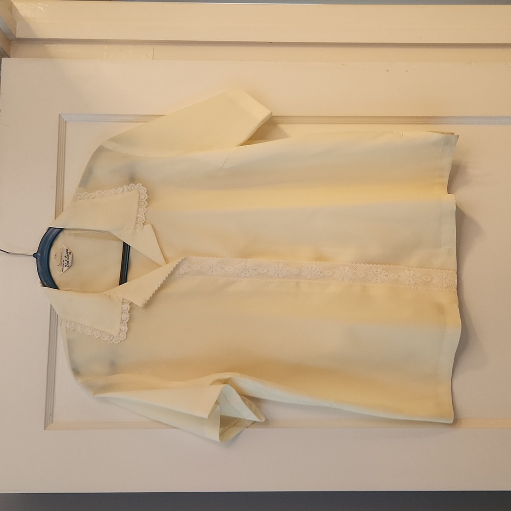 Vintage women's blouse. Val Lanne button down.